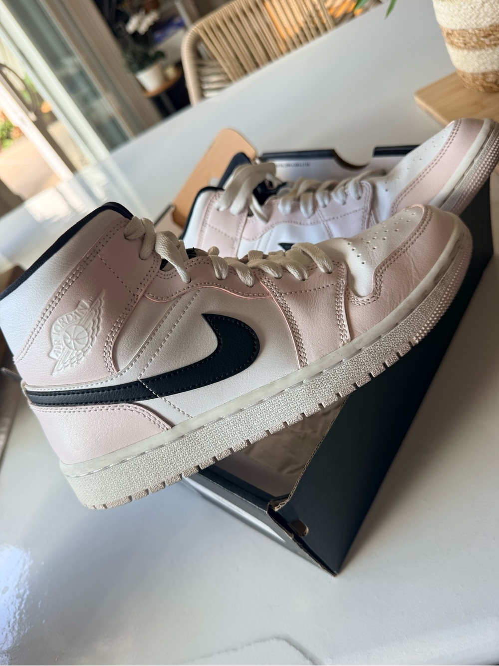 Air Jordan youth High-Top mid Sneakers in Light Pink and Black